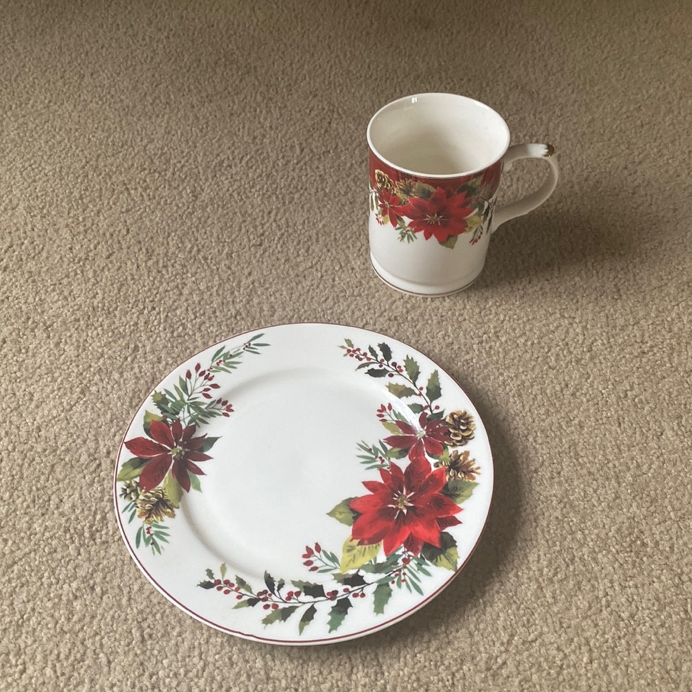 Grace TeaWare Poinsettia Holly Berry